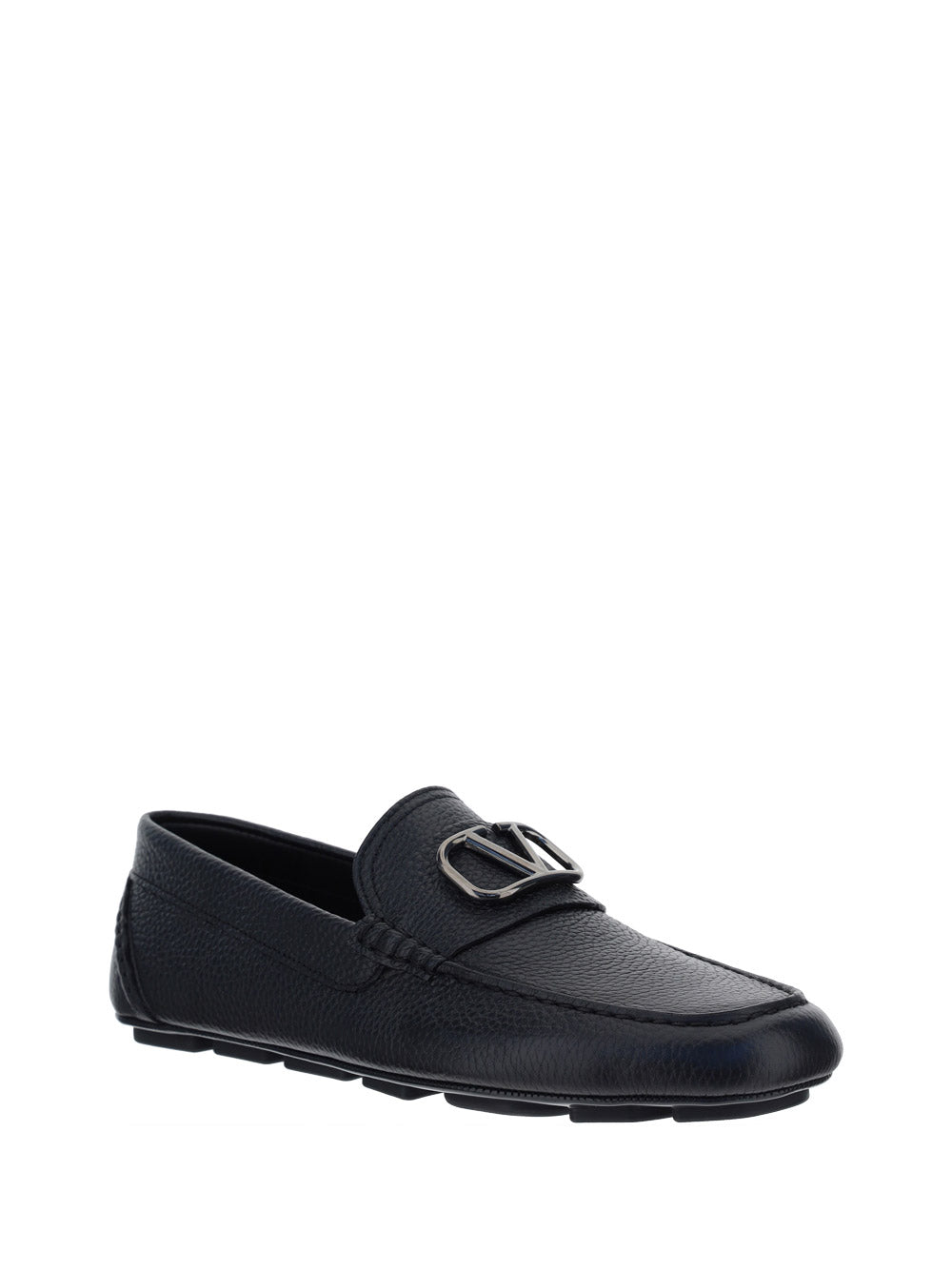 VLogo Signature Driving Shoe in Grainy Calfskin Leather - Black.