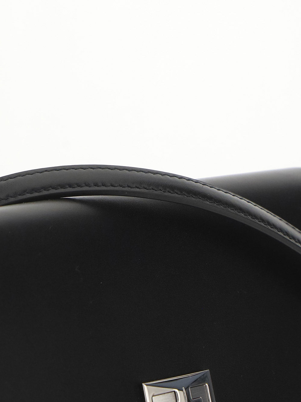 4g Wallet in Box Leather With Chain - Black.