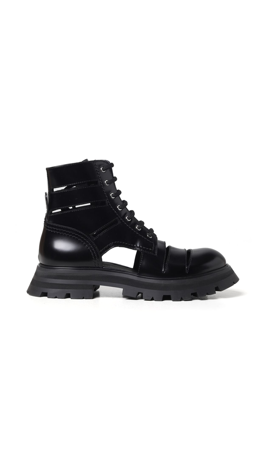 Cut-Out Wander Boot - Black