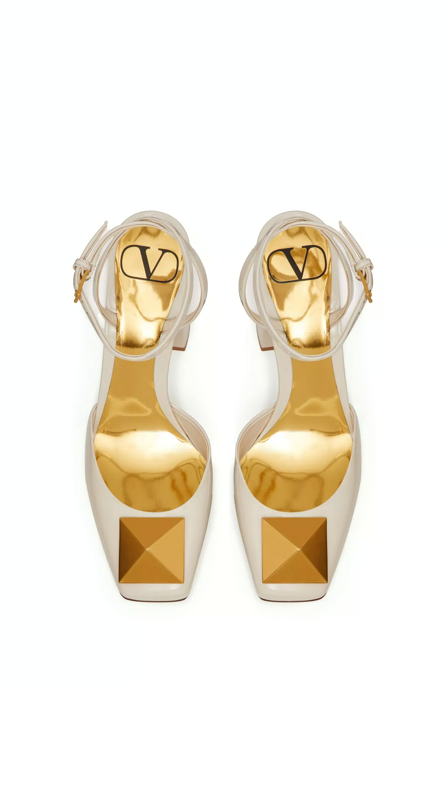 One Stud Pump in Patent Leather - Light Ivory