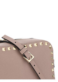 Small Rockstud Crossbody Bag in Grainy Calfskin Leather - Poudre