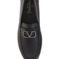 VLogo Signature Driving Shoe in Grainy Calfskin Leather - Black.