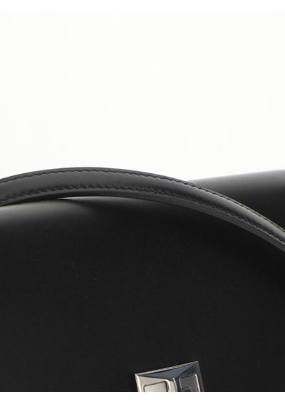 4g Wallet in Box Leather With Chain - Black.