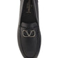 VLogo Signature Driving Shoe in Grainy Calfskin Leather - Black.