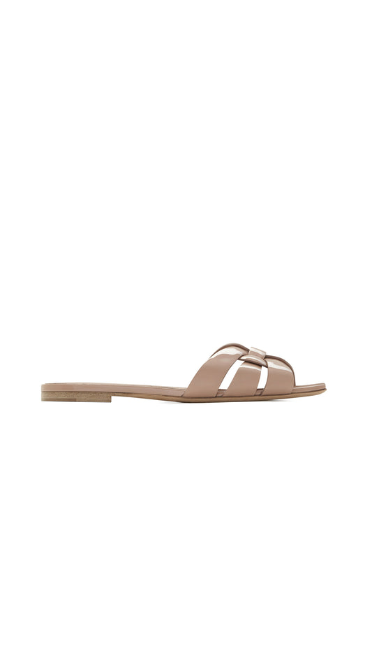 Tribute Flat Sandals in Patent Leather - Dark Pink