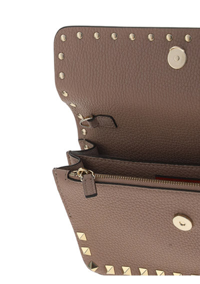 Rockstud Grainy Calfskin Chain Pouch - Poudre