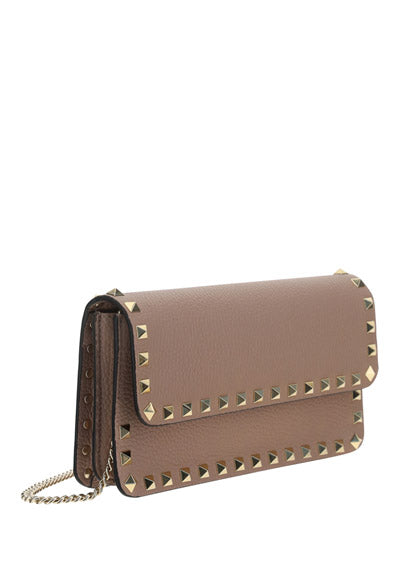 Rockstud Grainy Calfskin Chain Pouch - Poudre
