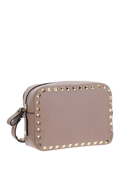 Small Rockstud Crossbody Bag in Grainy Calfskin Leather - Poudre