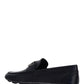 VLogo Signature Driving Shoe in Grainy Calfskin Leather - Black.
