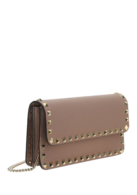 Rockstud Grainy Calfskin Chain Pouch - Poudre