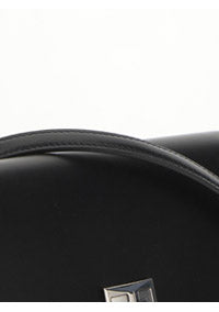 4g Wallet in Box Leather With Chain - Black.