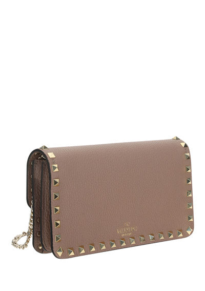 Rockstud Grainy Calfskin Chain Pouch - Poudre