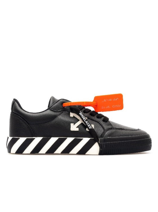 Off White Man Arrows Low-Top Sneakers