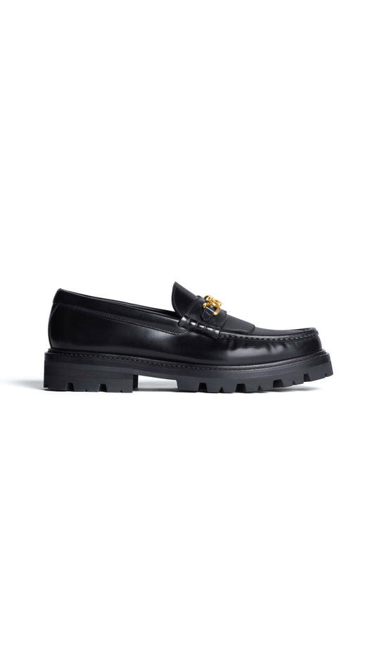 Margaret Loafer With Triomphe Chain In Polished Bull - Black