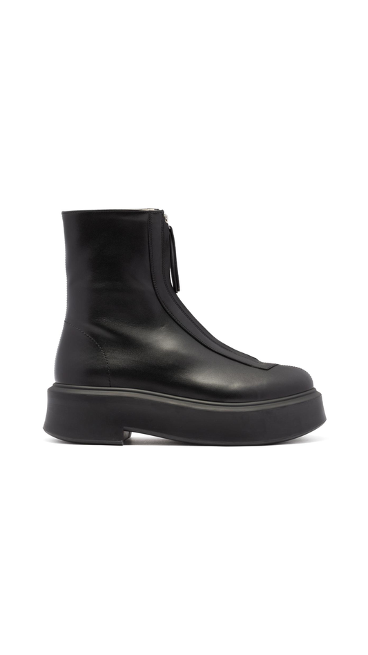 Zipped Boot I in Leather - Black
